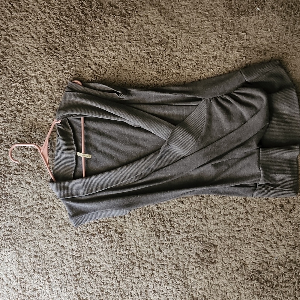 Sleeveless sweater tee, size med